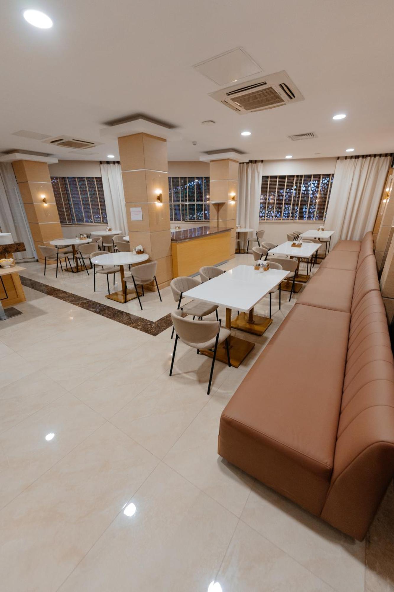 Alau Hotel Astana Exterior photo
