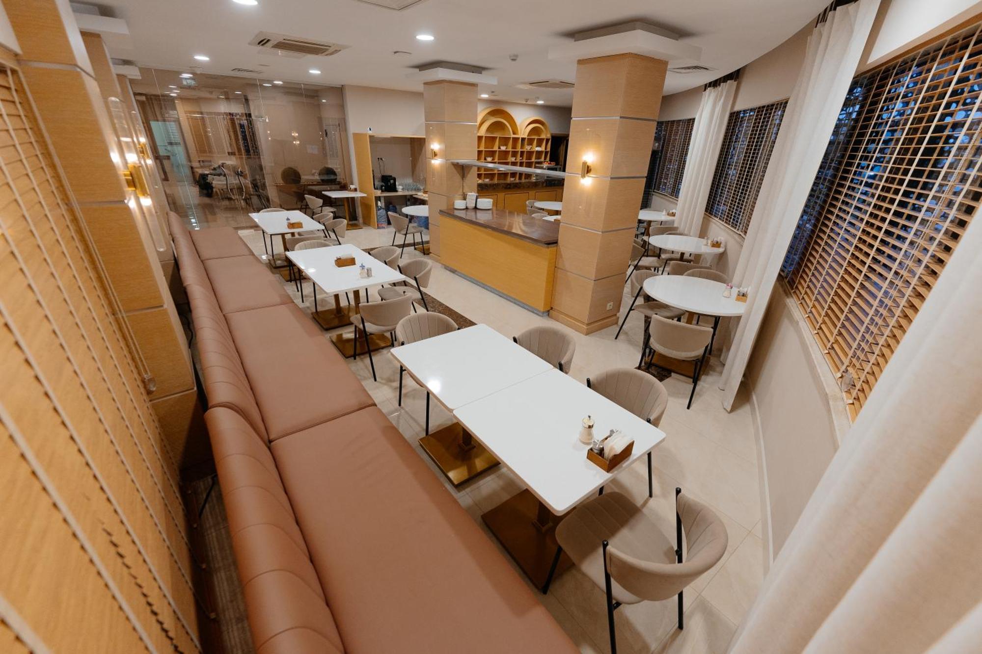 Alau Hotel Astana Exterior photo